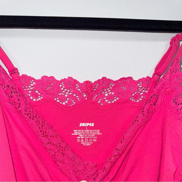 Skims Fit Everybody Lace Cami Bodysuit - Picture 4 of 6